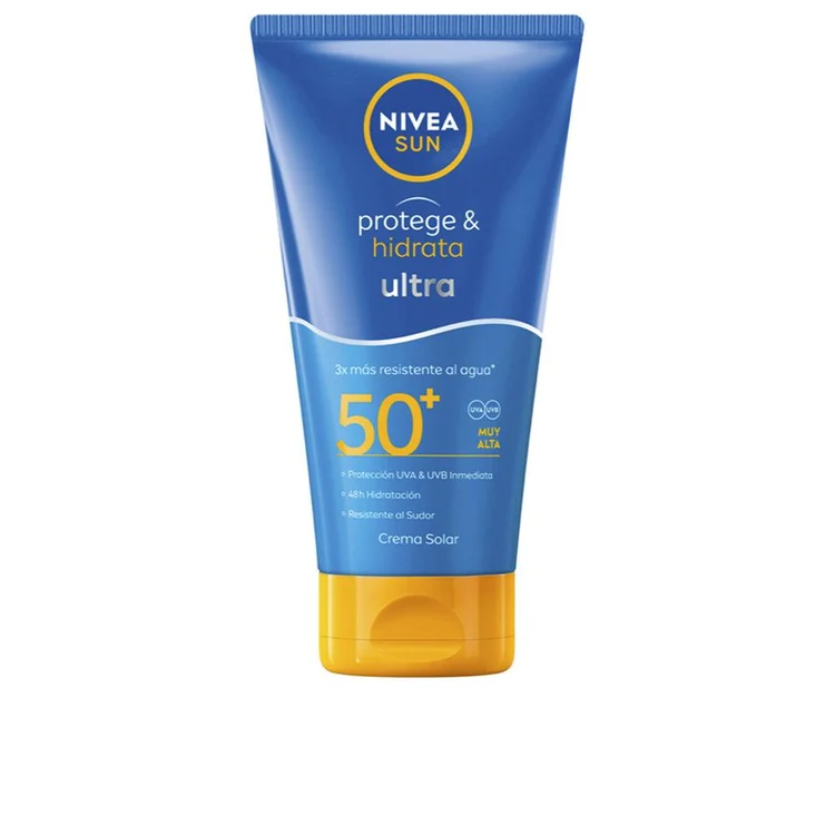 Nivea Sun lozione solare waterproof SPF 50+ con vitamina E per protezione UVA/UVB e idratazione della pelle.